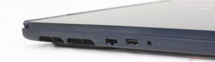 左：RJ-45（1 Gbps）、USB-A 3.2 Gen.1（5 Gbps）、3.5 毫米耳机