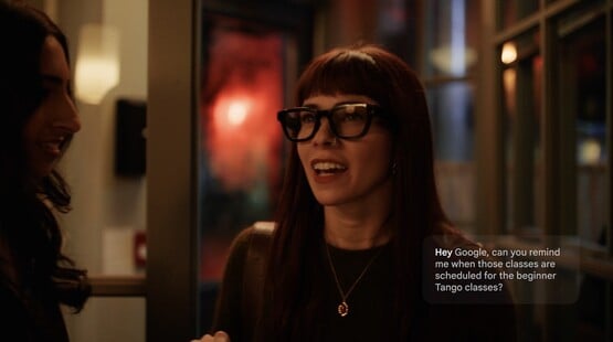 谷歌的第一副智能眼镜将利用麦克风、摄像头和扬声器实现无屏化。(图片来源:谷歌)