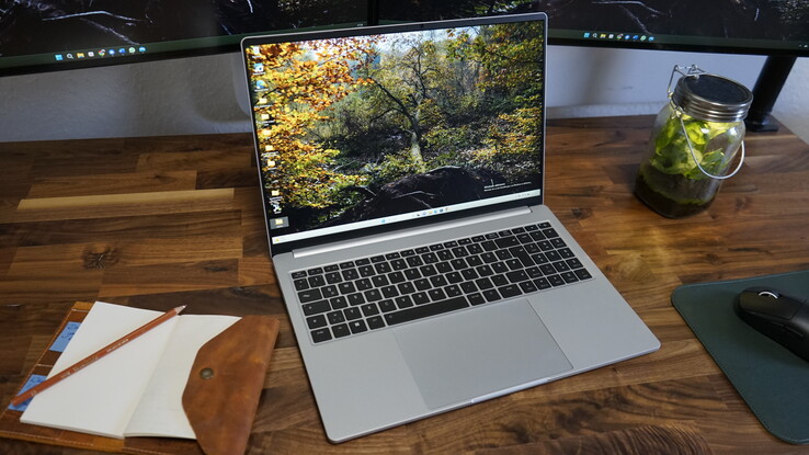 配备 240 Hz 显示屏的申克 Vision 16 超极本 配备 240 Hz 显示屏的申克 Vision 16 超极本