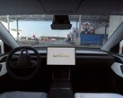 一辆特斯拉自动驶向柏林 Giga 的停车场（图片来源：Tesla on X）