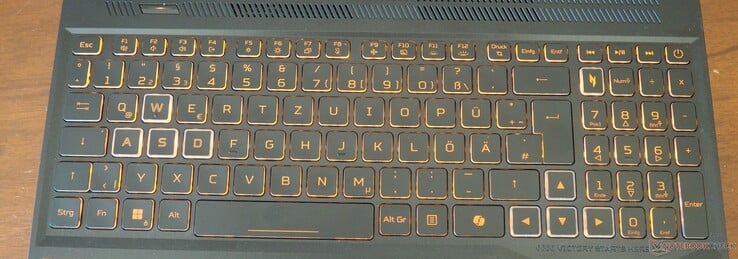 Acer Nitro V 16 AI:键盘