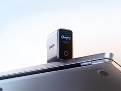 Laptop Charger Pro 能够识别 Mac 和 Windows 笔记本电脑。图为:展示该充电器识别功能的宣传图片。