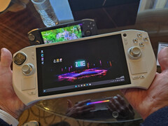 下一代 Zotac Zone 与前代产品一样大,机箱尺寸为 310 x 135 x 40 毫米。(图片来源:TechPowerUP)