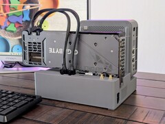 Beelink 的迷你 PC eGPU 底座现已开源。(图片来源:Notebookcheck / Allen Ngo)