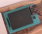 Laptop 13 Pro 的制造工艺使其更接近于 Razer Blade 等传统的专业级翻盖式笔记本电脑