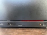 Steam Machine 显示红色指示灯错误代码，这显然表明存在内存重新训练问题。 