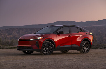 2026 年丰田 C-HR 紧凑型电动 SUV。