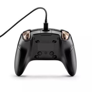 控制器背面有额外的按钮（图片来源：Thrustmaster）