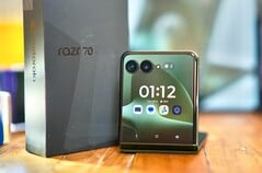 其外屏源自 Razr Ultra 2026;而在其他方面,Razr Plus 2026 则通过降低配置来保持较低的价格。