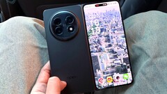 无论是 OPPO 还是Honor ,新一代可折叠手机都配备了全新的摄像头和更大的存储空间。(图片来源:微博)