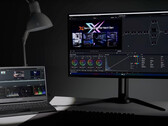 AORUS FO32U2P 通过了 VESA ClearMR 13000 和 DisplayHDR 400 True Black 认证。(图片来源：技嘉）