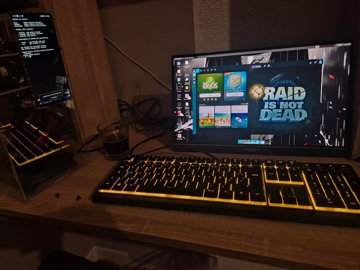 经过改装的 Z70 Ultra,运行 XFCE4 桌面环境