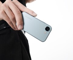 Bluefox NX1 是一款 4 英寸的小巧智能手机，Android 15，现已在全球范围内接受订购。(图片来源：Bluefox）
