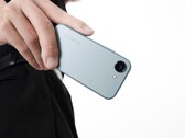 Bluefox NX1 是一款 4 英寸的小巧智能手机，Android 15，现已在全球范围内接受订购。(图片来源：Bluefox）