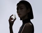 CP6 Mini在中国售价约为12美元。图为一张突显该充电器小巧设计的宣传图。