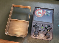 AnberDeck 不会修改 Anbernic RG353V 本身。(图片来源:u/gthing)