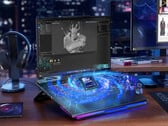 Legion 9 18IAX10 配备了 240 Hz 显示屏和 99 Wh 电池，并由 400 W 电源适配器供电。