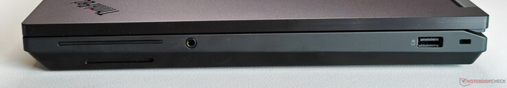 右：3.5 毫米音频插孔、USB-A 3.2 Gen.2（10 Gbit/s，始终保持开启）、Kensington Nano 安全插槽