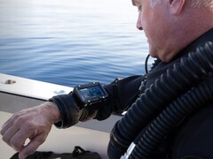 Garmin Descent X50i 正在更新至软件版本 3.18。
