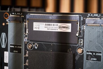 可以更换内存。