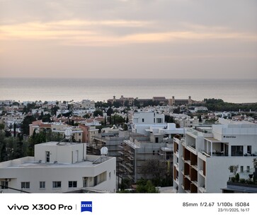vivo X300 Pro 200 万像素 85 毫米长焦。