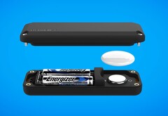 TimeCapsule 通过两节 AA 电池为Apple AirTag 供电。(图片来源：Elevation Lab）