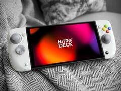 CRKD Nitro Deck 2 取代了任天堂 Switch 2/Switch 的 Joy-Con 手柄。