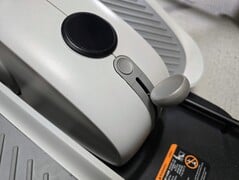 Active Desk 的踏板阻力可设置为七个级别