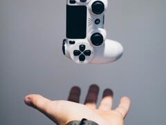 虽然PS6的DualSense 2手柄可能保留图中所示初代DualSense手柄的外形，但索尼可能正在测试新的电容式按键。