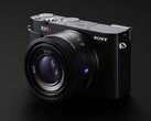 索尼 RX1R III 在小巧的机身中搭载了 6100 万像素全画幅传感器（图片来源：索尼）