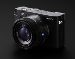 索尼 RX1R III 在小巧的机身中搭载了 6100 万像素全画幅传感器（图片来源：索尼）