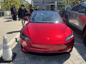 2024 特斯拉 Model 3 Ludicrous 前部