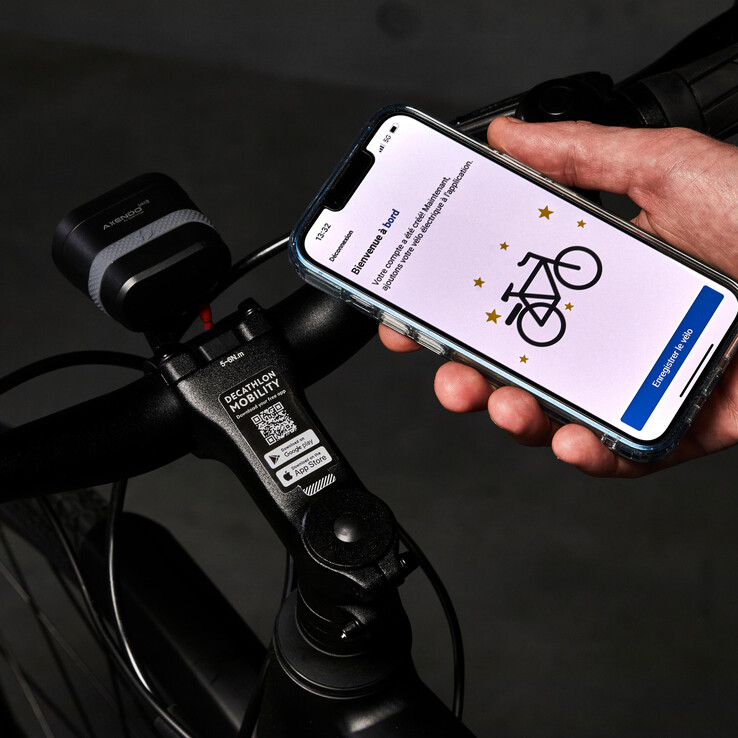 迪卡侬 Elops Speed 900E 电动城市自行车支持智能手机连接。(图片来源：迪卡侬）