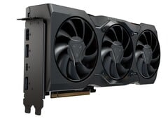 AMD Radeon 显卡，配备三风扇散热和多个显示输出接口，包括 HDMI、DisplayPort 和 USB-C（图片来源：Notebookcheck）
