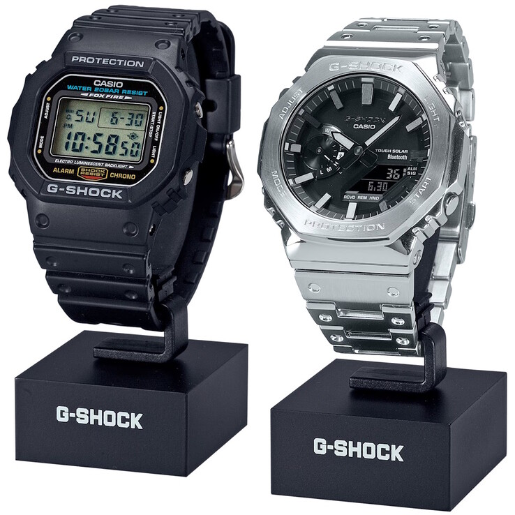 G-Shock C 形手表支架一套两个。(图片来源：卡西欧）