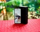 摩托罗拉 Razr 70 提供两个非常明亮的显示屏。