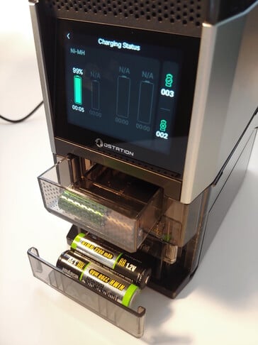 处理过的细胞分为三个仓。(图片来源:Notebookcheck)