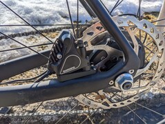 刹车和变速箱部件来自Shimano，在日常使用中很稳固。