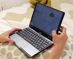 Torsin 采用紧凑的机身和非传统的圆形触控板。(图片来源：Torsin）