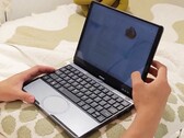 Torsin 采用紧凑的机身和非传统的圆形触控板。(图片来源：Torsin）