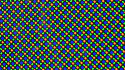OLED 显示屏基于 RG/BG 子像素矩阵，每个子像素由一个红色、一个蓝色和一个绿色发光二极管组成。