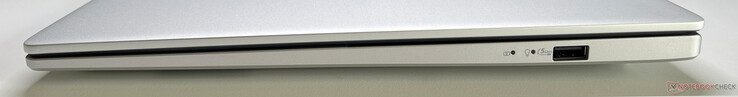 右侧USB Type-A 3.2 Gen 1（5 Gb/秒）