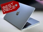 Apple MacBook Air 13 M5 重 1.23 千克（2.71 磅）。