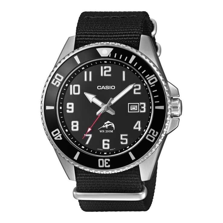 Casio Duro MDV106C-1AV 潜水腕表,配备黑色表盘、醒目的阿拉伯数字时标、黑色单向旋转表圈、不锈钢表壳和黑色织物表带。