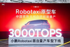 新鹏首款批量生产的 L4 自动驾驶机器人出租车以 GX SUV 旗舰车型为基础,凭借强大的车载计算能力,完全无需使用激光雷达或高清地图即可运行。