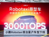 新鹏首款批量生产的 L4 自动驾驶机器人出租车以 GX SUV 旗舰车型为基础，凭借强大的车载计算能力，完全无需使用激光雷达或高清地图即可运行。