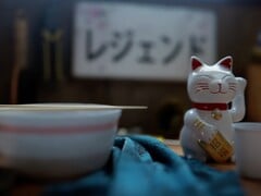 福尔扎地平线 6》预告中展示的日本招财猫公仔（图片来源：Xbox on YouTube，截图）