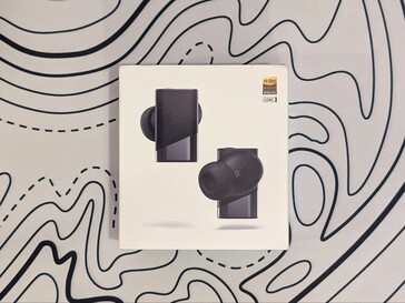 Status Pro X 无线耳塞的零售包装。