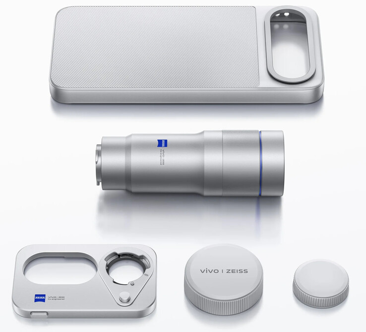 X300 FE 的长焦扩展器套件包括一个专用盒和镜头盖，以及长焦转换器本身。