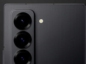 Galaxy Z Fold 特别版厚度为 10.6 毫米，配备 512 GB 存储空间。(图片来源：三星）